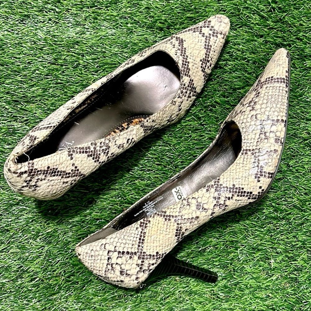 MERONA WOMEN’S 8.5 snake skins kitten heels